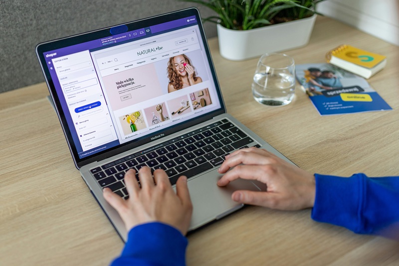 E-commerce Website